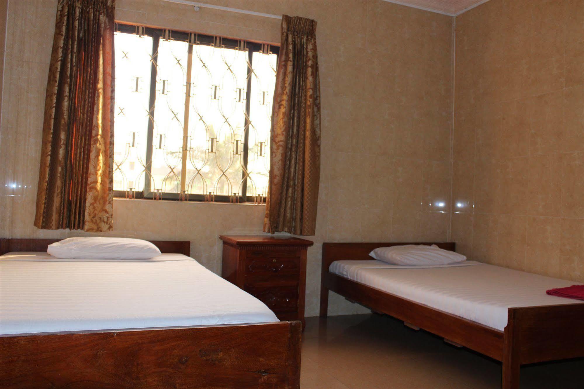 ลัคกี้ 1 เกสท์เฮาส์ Hotel พนมเปญ ภายนอก รูปภาพ