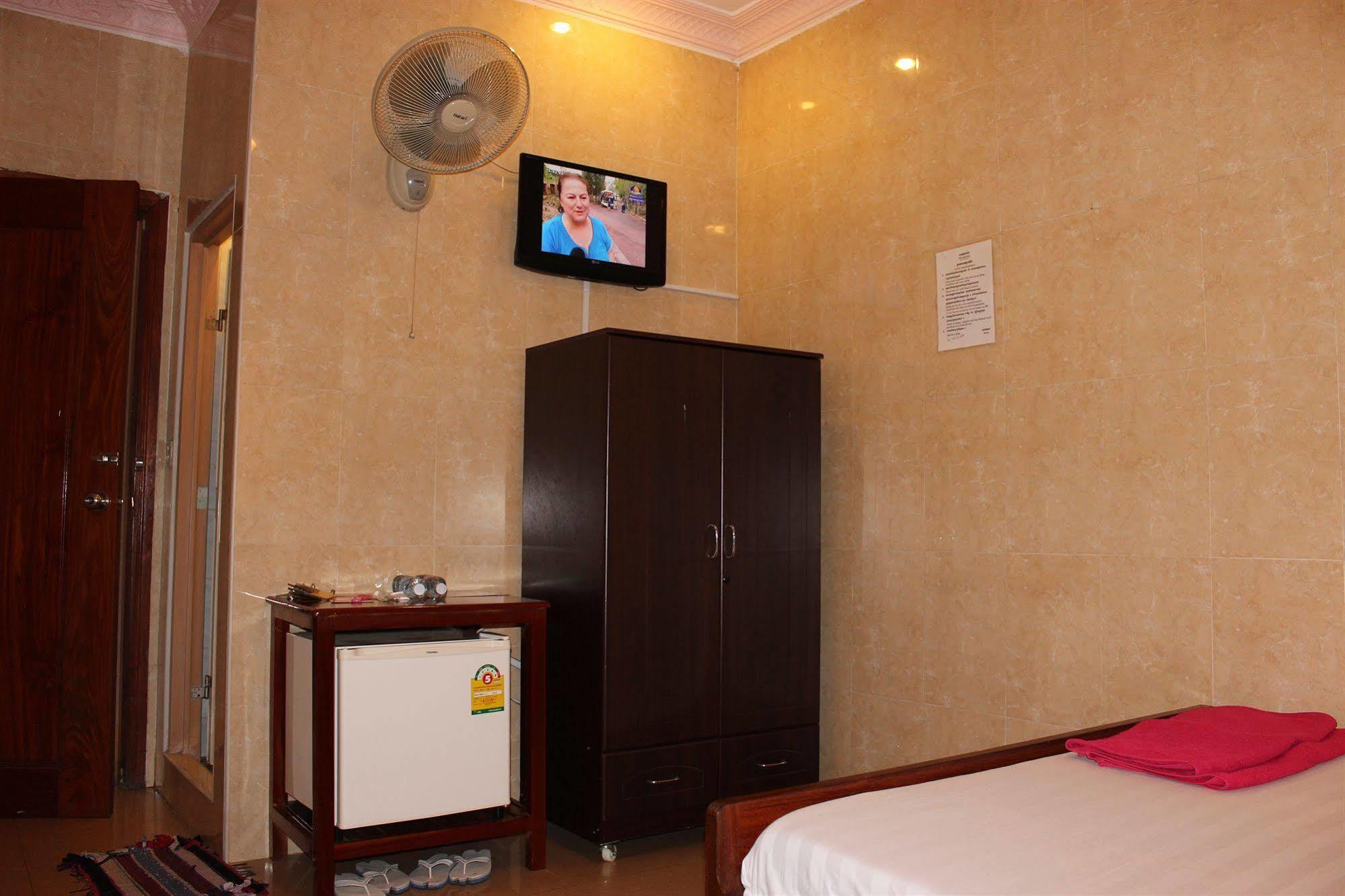 ลัคกี้ 1 เกสท์เฮาส์ Hotel พนมเปญ ภายนอก รูปภาพ