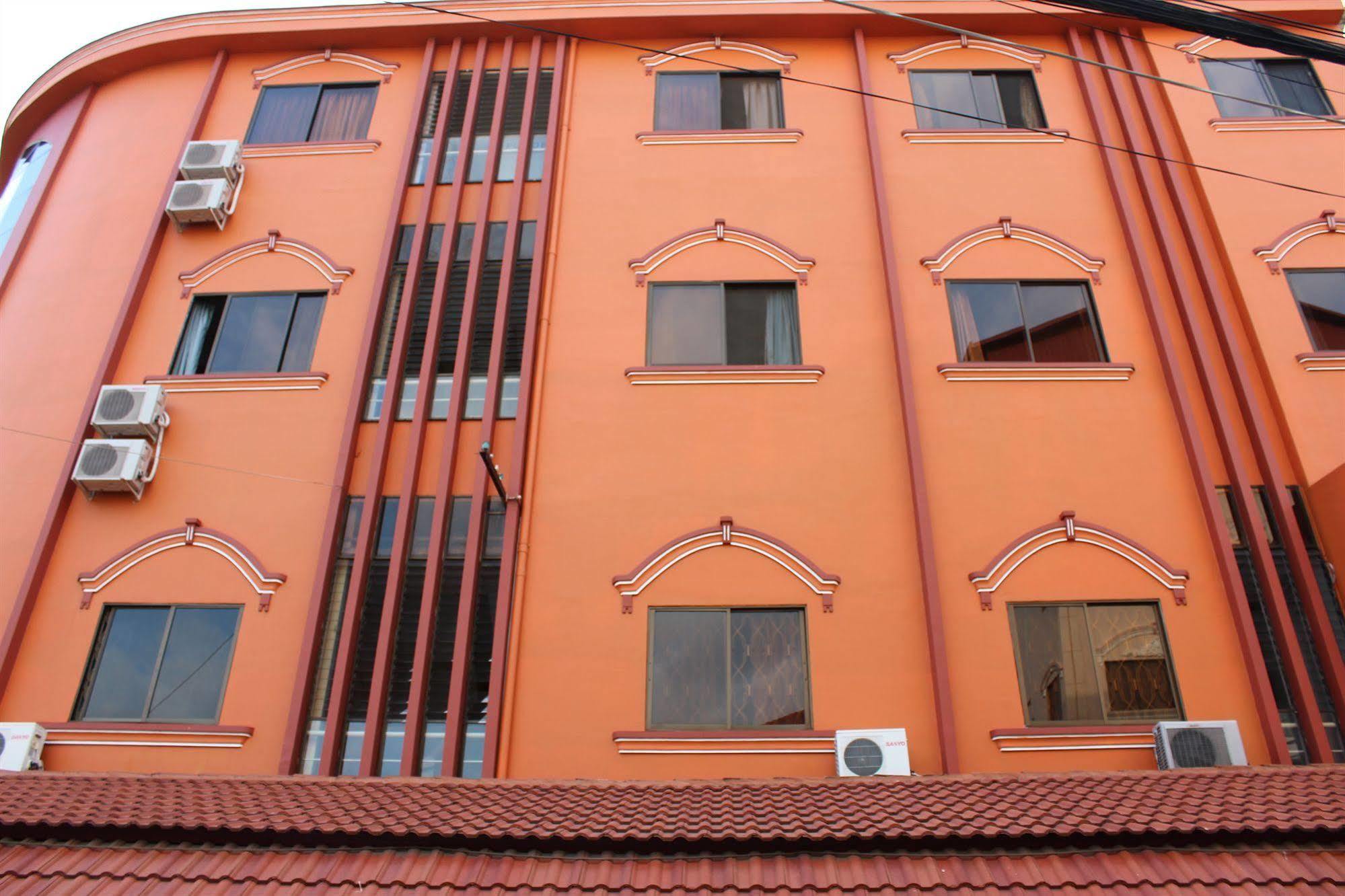 ลัคกี้ 1 เกสท์เฮาส์ Hotel พนมเปญ ภายนอก รูปภาพ