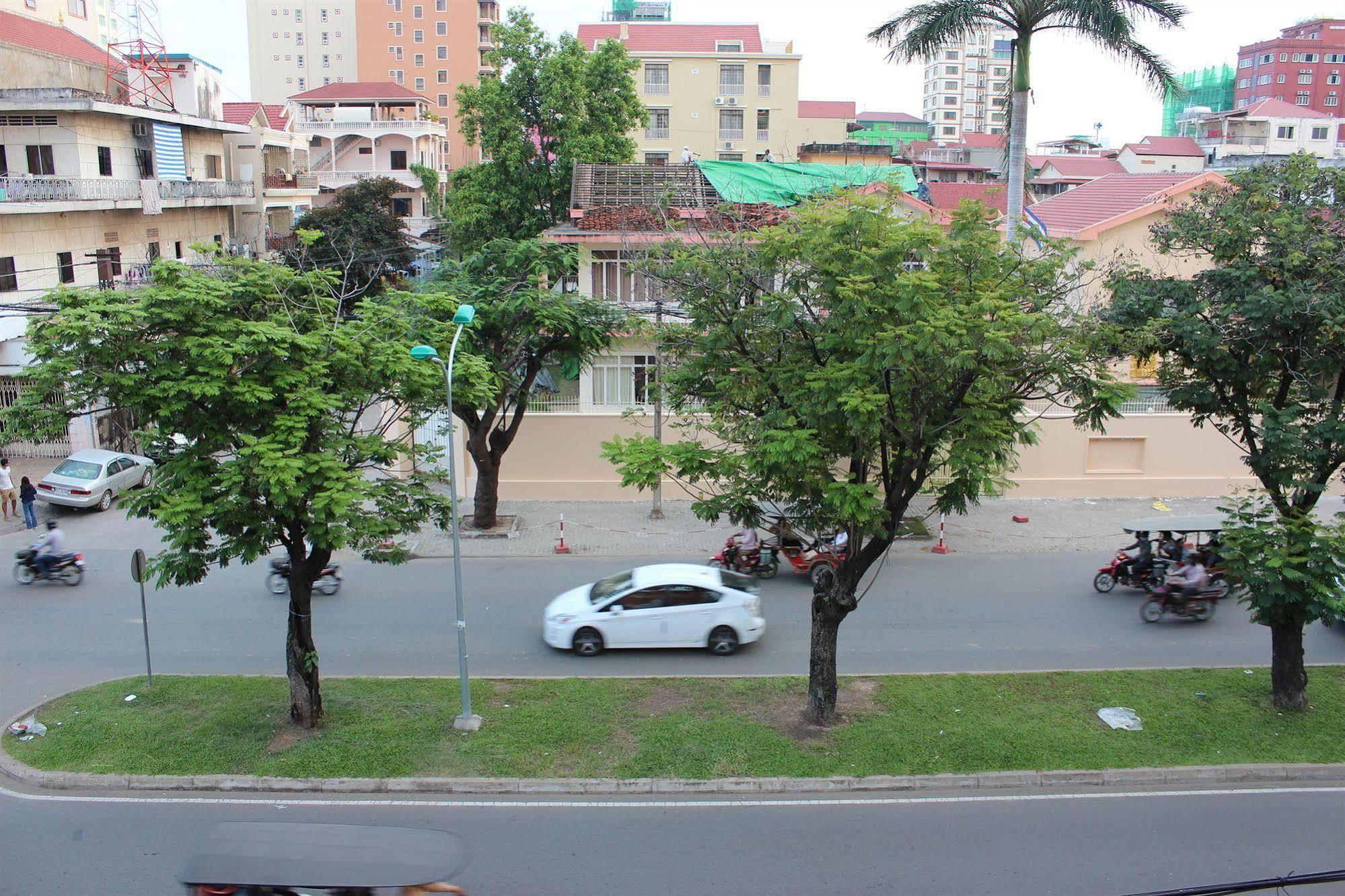 ลัคกี้ 1 เกสท์เฮาส์ Hotel พนมเปญ ภายนอก รูปภาพ